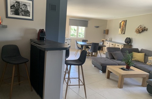 Entraigues-sur-la-Sorgue House | HOUSE WITH GARDEN AND HEATED POOL/SPA. NEAR AVIGNON