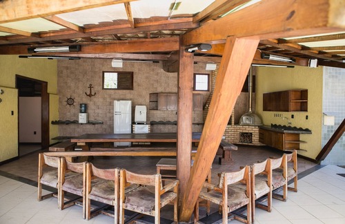 Guarajuba House | House in Guarajuba, Bahia. 10 rooms, 150m from the beach, recreation area and garage.