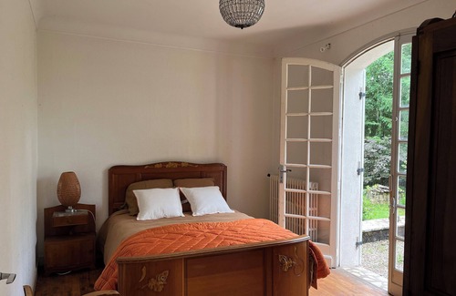 Veyrines-de-Vergt Bed & Breakfast | House in the tourist and cultural Périgord in a green setting