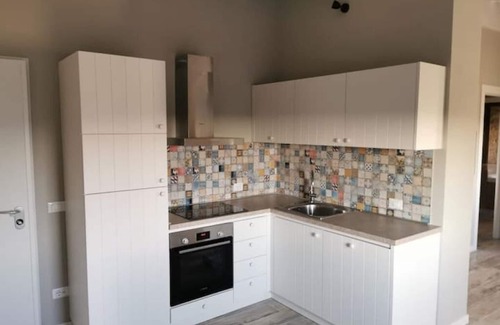 Caprino Veronese Apartment | House in the green near Lake Garda with hot tub