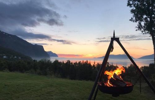 Lyngen House | House in the heart of the Lyngen Alps with Best view