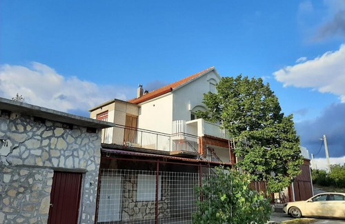 Obrovac Apartment | House Ličanka