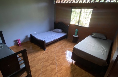 Cocorna Other | House located in between a canyon in the mountains of Antioquia.