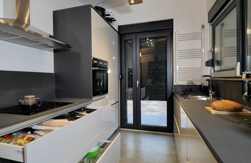 Lovinac House | House Momentum - new build 5 star holiday home.