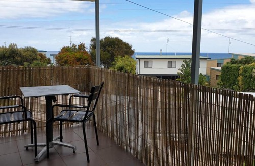 Skenes Creek Apartment | HOUSE OF NOMADS