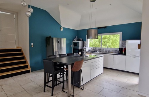 Landeda Villa | House sleeps 12 with pool/spa