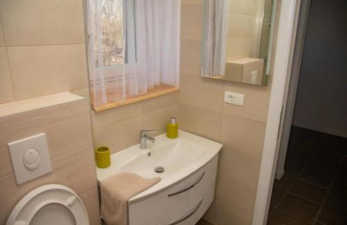 Oklaj House | House Villa Karaga