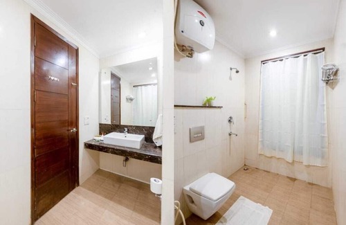 Udyog Vihar Hotel | House with 3 Bedroom and facilities in gurgaon with great location