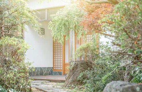 Kawazu House | House with a hot spring flowing directly from the source and a large garden/Kamo-gun Shizuoka