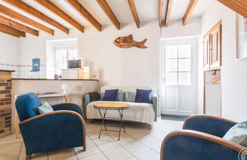 Creances Cottage | House with enclosed garden near beach, pets allowed