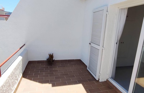 Llanca Cottage | House with fantastic sea views