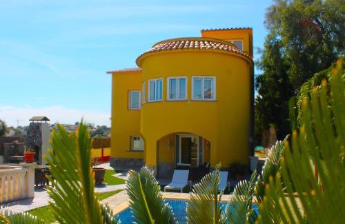 Masnou Villa | House with Pool and Sea Views