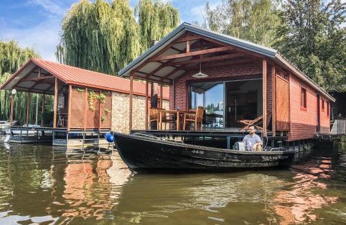 Smichov Boat Rental | Houseboat Benjamin - Houseboats Benjamin & Franklin