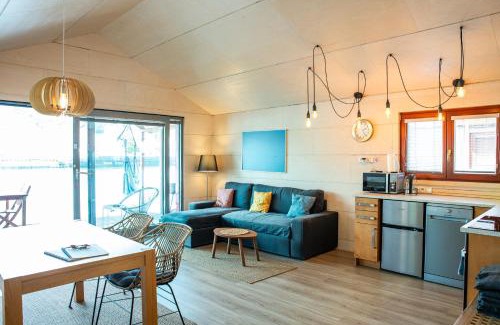 Smichov Boat Rental | Houseboat Benjamin - Houseboats Benjamin & Franklin