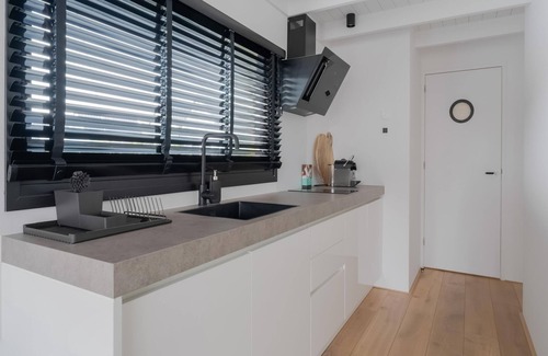 Stavoren Boat Rental | Houseboat in Stavoren with Waterfront Views