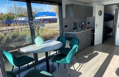 Monnickendam Boat Rental | Houseboat Tulip NS006