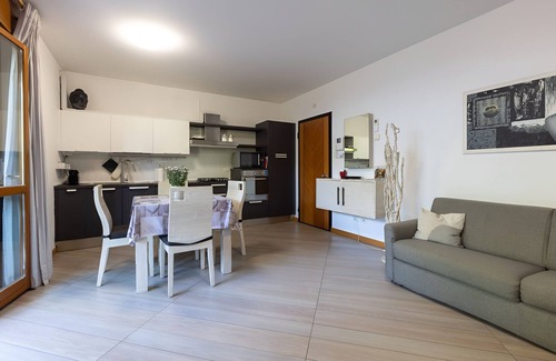 Trezzano sul Naviglio Apartment | HouseGardenMilano- Near Fiera and Humanitas and San Carlo Hospitals (parking space)