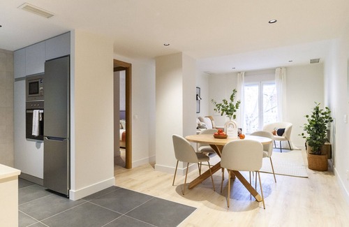 Nueva Espana Apartment | Housing Castellana V by Sharing Co