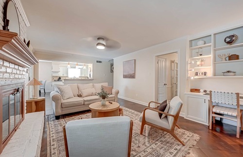Spring Branch West Villa | Houston’s 4BR and 2B with Pool