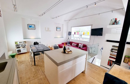 Hove Cottage | Hove Seaside Cottage, 2 Mins to Seafront