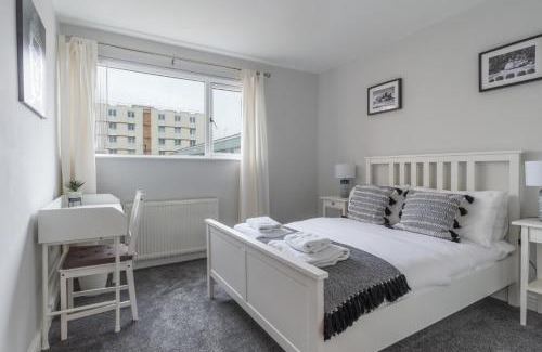 Newcastle-upon-Tyne House | Howick House-Sleeps 5-Pet friendly-Parking-Garden