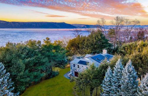 Briarcliff Manor House | Hudson River Views Briarcliff Manor Home with Deck