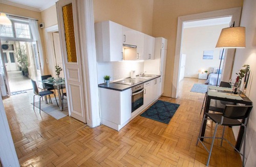 Jozsefvaros Apartment | Huge 5 rooms Apartment in Budapest city center