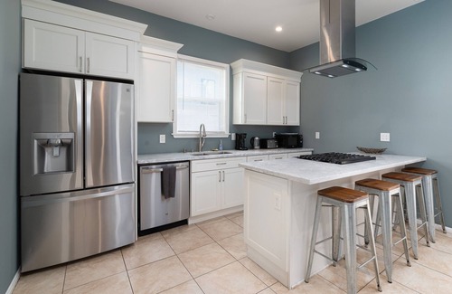 Prescott House | Huge 8 Bedroom 4 Bath Entire Duplex - Mins to SF