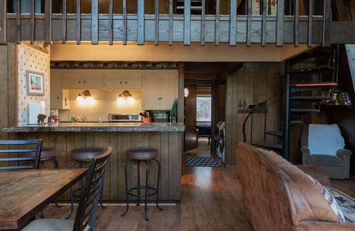 Ruidoso Cabin | Huge House w/Room for the entire group! 5 bed/4 bath, large hot tub and deck!