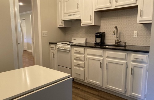 Cochranville House | Huge King Bed en suite, Views,Clean & near attractions@ Enjoy Life