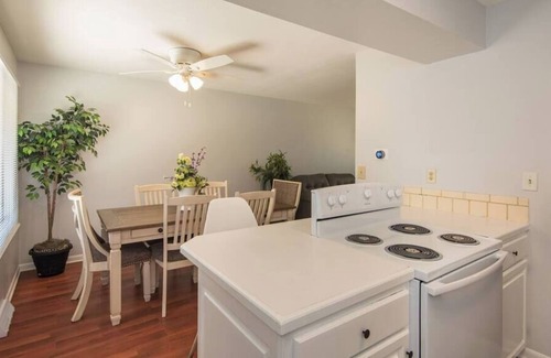 Berwick House | Huge & Spacious 4BR Home in the heart of DSM