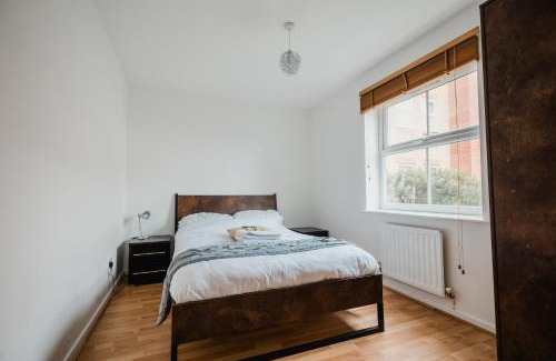 Hull Apartment | Hullidays Victora Dock- refurbished 2024