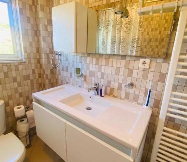 Himare House | Hummingbird