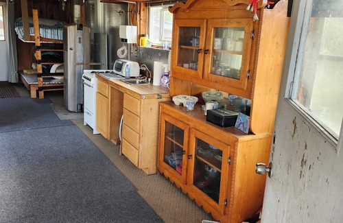 Chisholm Cabin | Hunt camp with Lots of Nature situated between Lake Nosbonsing and Wasi Lake