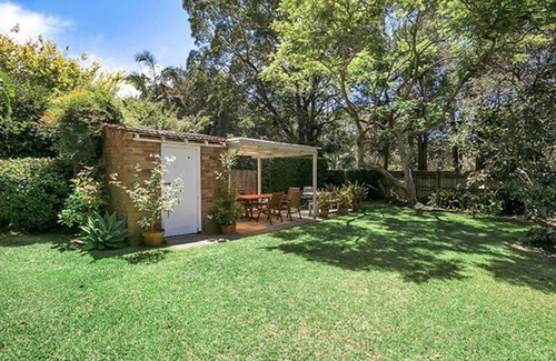 Crows Nest Apartment | HUNT1 - Great Family Unit, Spacious Green Garden