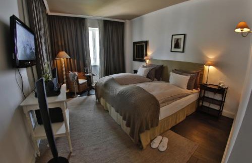 Golden Sands Hotel | HVD Boutique Hotel Oasis - Private Beach & Free Parking