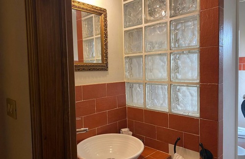 Montecarlo Other | Hydrangea room, 5 minutes from the medieval village of Monte Carlo