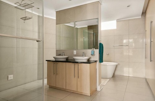 Sandown Apartment | Hydro Park Residences in Sandton WITH GENERATOR