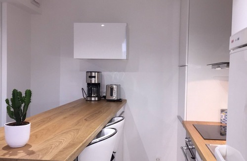 Hyeres City Centre Apartment | HYERES city center: charming studio in excellent condition - special discount end of August