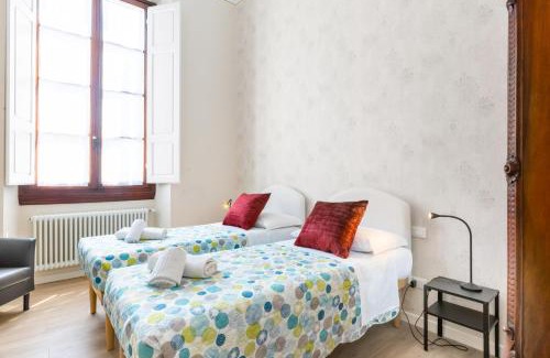 San Niccolo Apartment | I Renai - Ponte delle Grazie Modern Apartment