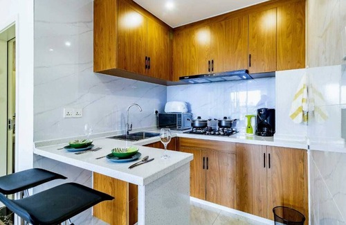 Kilimani Apartment | I-Serve Cozy Studio appartmentnnJust 10 min walk to restaurants and malls.