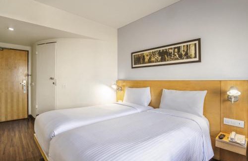 DLF Phase 5 Hotel | ibis Gurgaon Golf Course Road - An Accor Brand