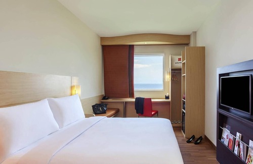 Manado City Centre Hotel | ibis Manado City Center Boulevard