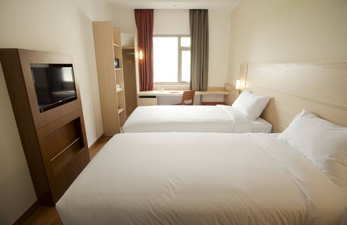 Phu My Hung Hotel | ibis Saigon South