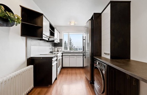Haaleiti Apartment | Icelands Biggest Mall, 8 Minute walk. Free parking