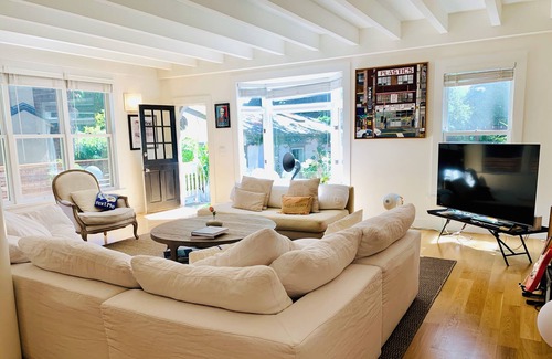 Professorville House | Iconic Victorian House in the heart of Palo Alto