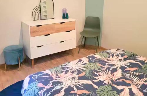 Angouleme House | Idéal pour couple, famille&pros - jusqu'à 6 pers - Classé 2 étoiles - Baignoire Balnéo - Espace de travail dédié - A 10min de la gare SNCF, du centre ville d'Angoulême, et du Musée de la BD - Parking privé et gratuit - Wifi gratuit
