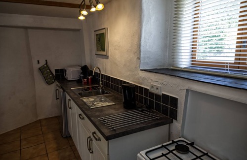 Loperec Apartment | Idyllic Country Location for couples, central, peaceful, 5 mins from shops, WIFI