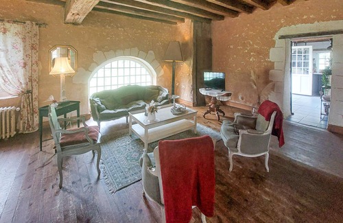 Ecommoy House | If you dream of a vacation in historic walls, you should take a closer look at this vacation home.