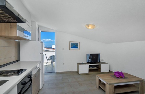 Pokrivenik Apartment | Igor - 5 m From Beach - C